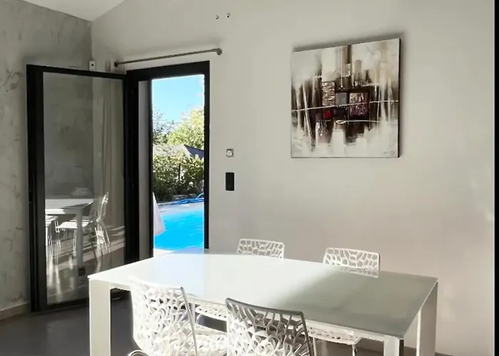 Villabergerie En Pierre Du Pays 度假居 *